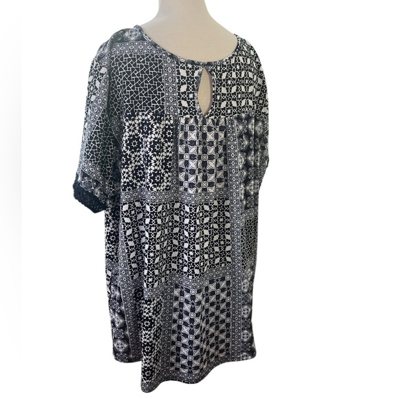 Perception Woman’s Navy and White Floral Cut Out Neckline Top 3XL - Picture 4 of 6